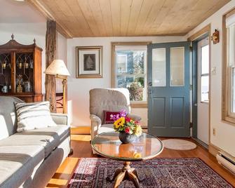 Clara's Cottage, On Lake Michigan - Oostburg - Sala de estar