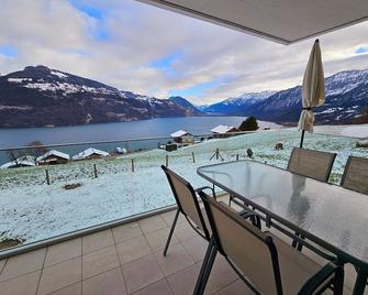 Traumblick Auf Den Thunersee Und Die Ber - Krattigen - Balcón