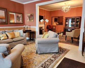 Barouche The Second of the Stone Carriage House - Prince Edward - Living room