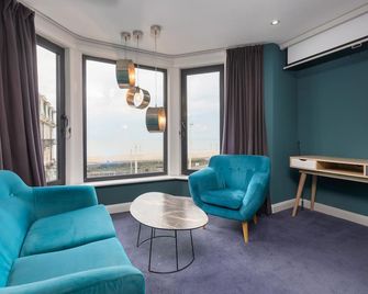 Art B&b - Blackpool - Living room