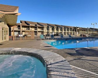 4 Spacious Units! Pool, Free Parking, Pets Allowed, Near Francis Street Park! - Port Angeles - Piscina