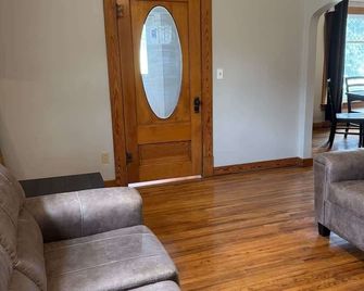 The Spruce House Family 4br 2 Bath Great Location in Ogallala Close to Lake Mcconaughy - Ogallala - Wohnzimmer