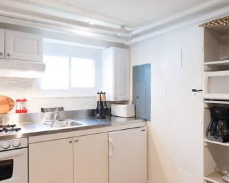 First Floor One Bedroom Apartment with Full Kitchen & Bath - Washington D. C. - Cocina