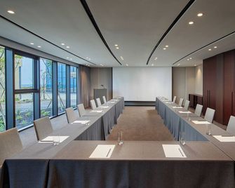 Shilla Stay Plus IhoTewoo Ocean Front - Jeju City - Mötesrum