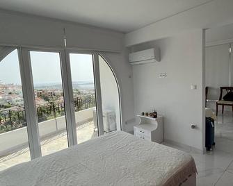 Studio with breathtaking view - Voúla - Bedroom