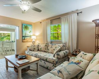 A Gardeners Cottage Home Becomes Your Sanctuary - Maitland - Living room