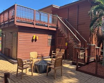 Oaks and Palm Resort Lake Wales, Fl. by Lake Kissimmee 3 Bedroom 5 beds 6 guest - Lake Wales