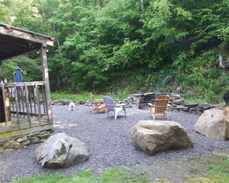 Come and enjoy some peace and quiet at the Pumpkin hollow Inn - Allegany - Patio