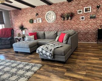 Historical Downtown 2 Bedroom Upstairs Loft - Loudonville - Living room