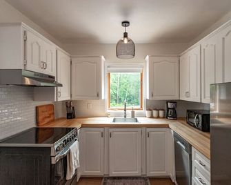 4bed + Hotub - Private Forest Retreat By Lake & Trail - Meldrum Bay - Cocina