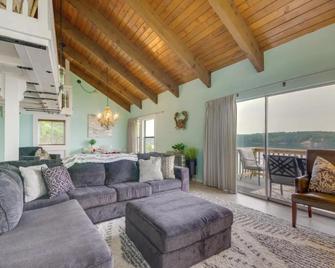 Waterfront Views and Resort Perks Osage Beach Home - Osage Beach - Living room