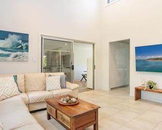 Breezeway House - 38B Cypress Street - Evans Head - Sala de estar