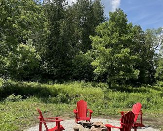 John Wayne Cedar Oasis - Alliston - Patio
