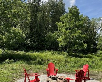 John Wayne Cedar Oasis - Alliston - Patio