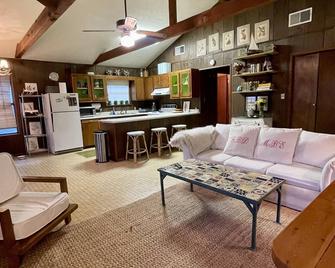 Concan Frio River Cabin - Concan - Sala de estar