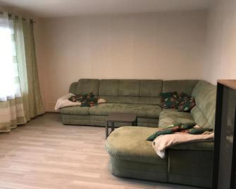 3 -Zimmer Wohnung im Zentrum Bad Nenndorf - Bad Nenndorf - Wohnzimmer