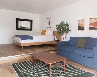 Bonnie View Inn - Haliburton - Olohuone