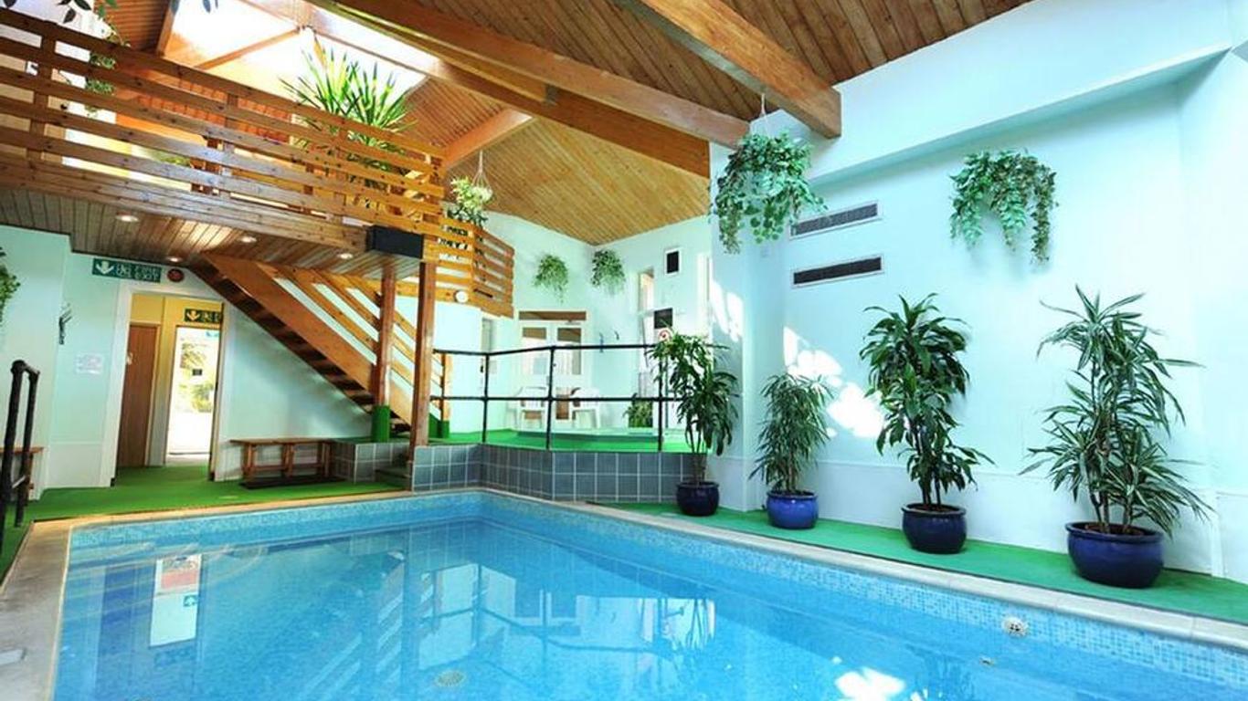 Knoll House