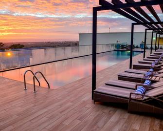 Hilton Garden Inn Nairobi Airport - Nairobi - Pool