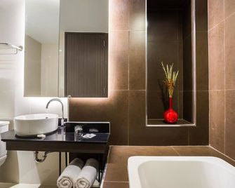 Aim House Bangkok Hotel - No parking - Bangkok - Bathroom