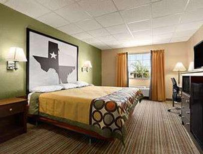 Super 8 by Wyndham Gainesville TX - Gainesville - Bedroom