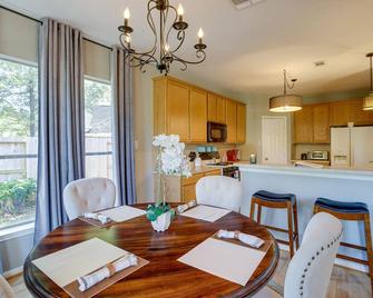 Humble Home w/ Game Room, Near Deerbrook Mall! - Humble - Dining room