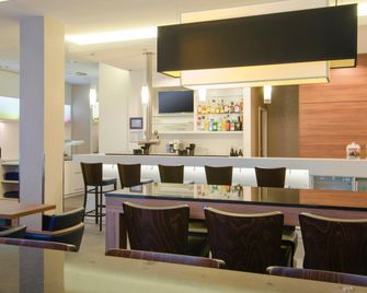 Hampton by Hilton Nuremberg City Centre - Nuremberg - Bar