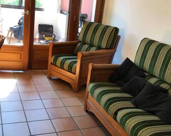holiday home close to all amenities - Annemasse - Living room