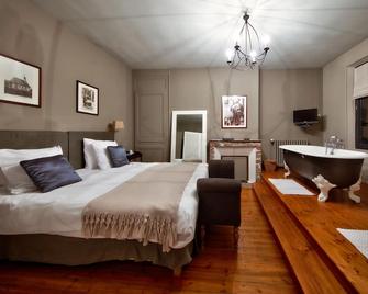 Hotel de La Licorne & Spa Nuxe - Lyons-la-Forêt - Bedroom
