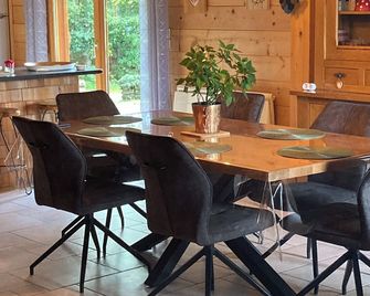 Upscale CHALET in the heart of the Haut Jura Nature Park: relaxation assured - Foncine-le-Haut - Salle à manger