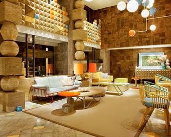 Tijili Hotel Seminyak - Kuta - Oleskelutila