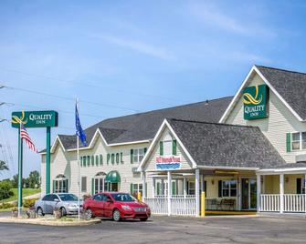 Quality Inn - Mauston - Building