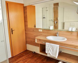 Hotel des Glücks - Landhotel Fischl - Sankt Oswald - Bathroom