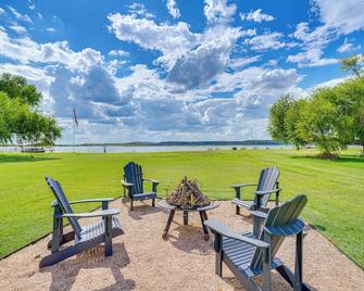 Lakefront Graford Home with Fire Pit and Private Dock! - Graford - Patio