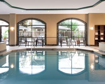 إمباسي سويتس باي هيلتون هيوستن بالقرب من ذا جاليريا - هيوستن - حوض السباحة