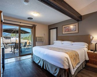 Swiss Chalet Motel - רבלסטוק - חדר שינה