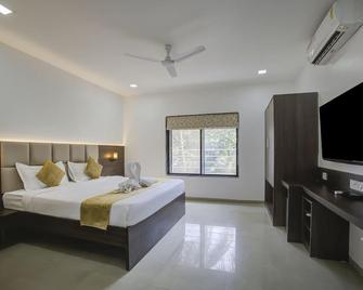 Staybird - Aerith Studios - Pune - Bedroom