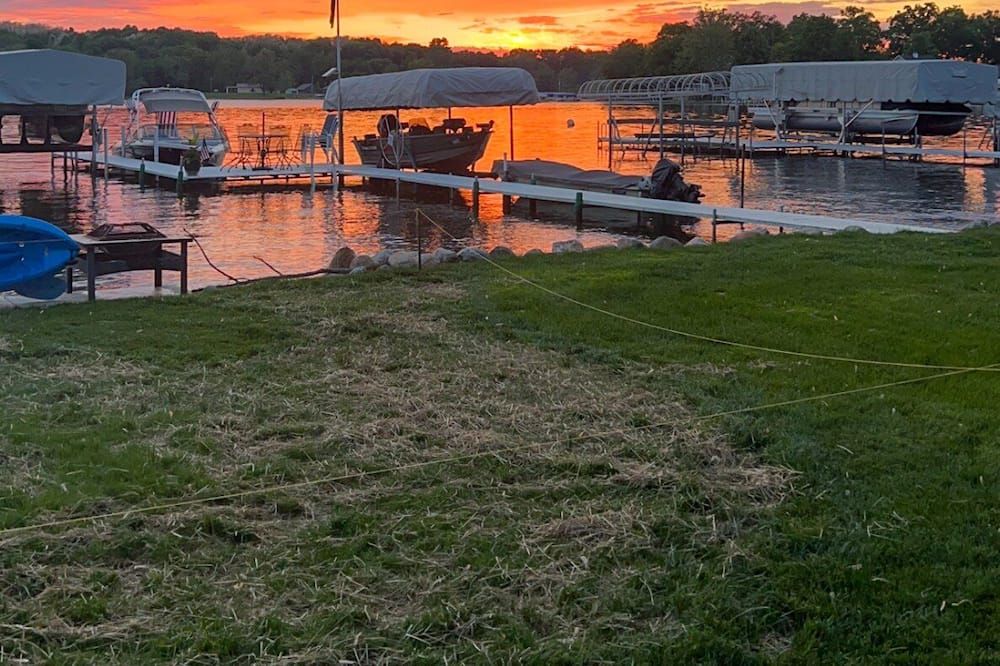 Snow Lake (Lake James Chain) 60 ft Lakefront, Sunset View - Easy access from 69 - Fremont - Building