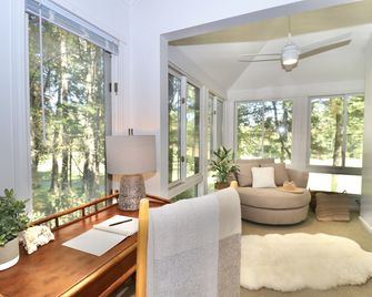 Lake Toxaway Golf Course/Walk to Marina! 4 Bedrooms, 4 Bathrooms 350/night - Lake Toxaway - Sala de estar