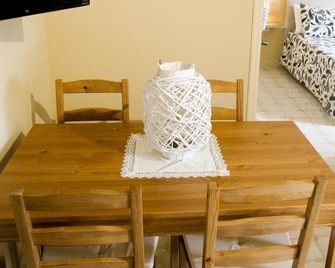 Rhodes Backpackers - Rodas - Comedor