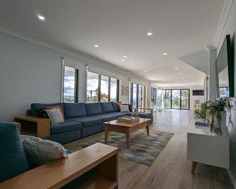 Hargraves Beach House - Noraville - Living room