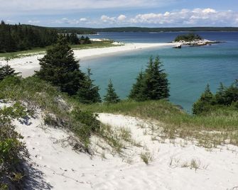 House Eagle Cove - Cottage Right On The Shore Of Ponhook Lake - Caledonia - Beach