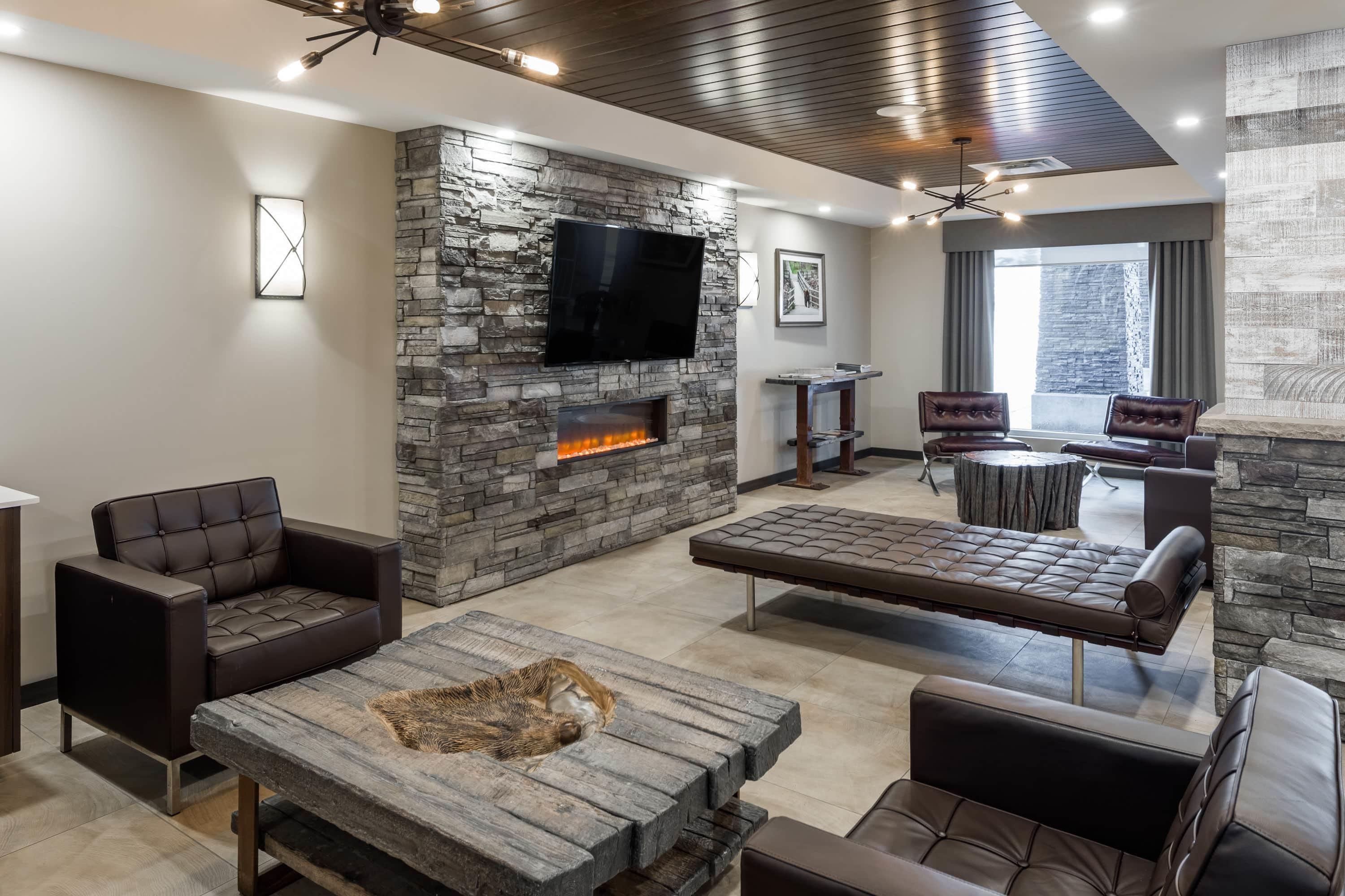 Ramada by Wyndham Revelstoke - רבלסטוק - לובי