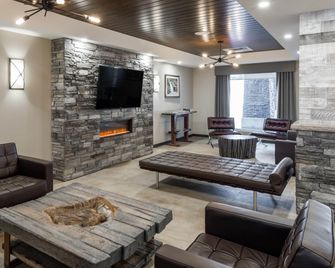 Ramada by Wyndham Revelstoke - רבלסטוק - לובי