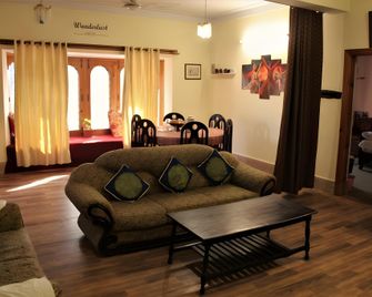 Republika Central - Abbottabad - Living room