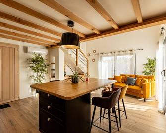 Villa 2/4 Heated pool-jacuzzi-great comfort - Saint-Alban-Auriolles - Comedor