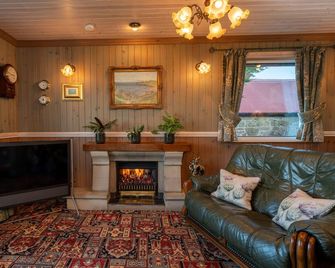 Ptarmigan Cottage - Kyle - Living room