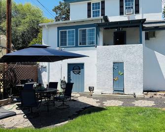 Q Cottage, 3 bedroom lower unit with large backyard - Susanville - Binnenhof