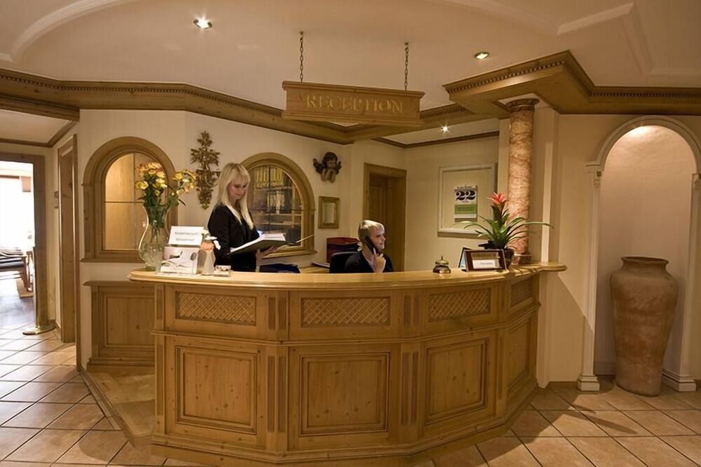 Hotel Speeter - Weisenheim am Berg - Recepción
