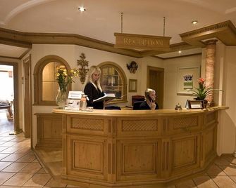 Hotel Speeter - Weisenheim am Berg - Recepción